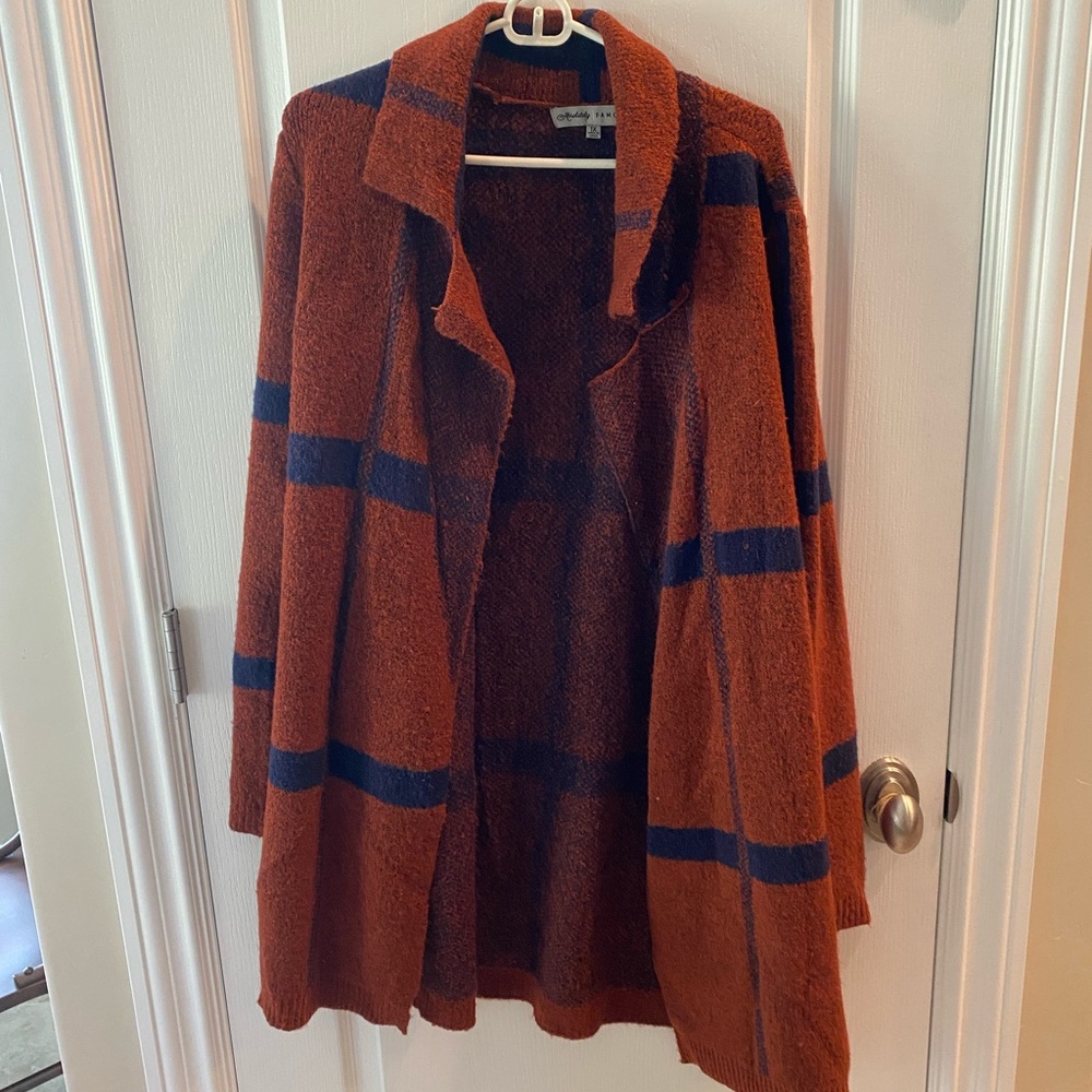 Plaid mid length cardigan.